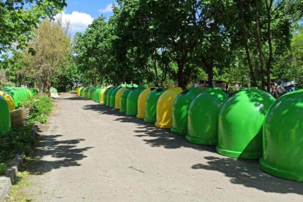В Киеве установили почти 100 новых контейнеров для сортировки мусора: адреса