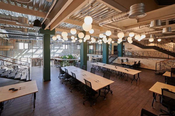 В ангаре киевского заброшенного завода 