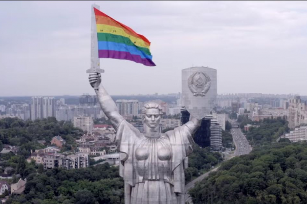 На монумент 