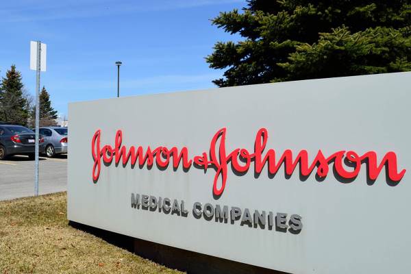 Johnson & Johnson откажется от осветляющей косметики на фоне расовых противоречий