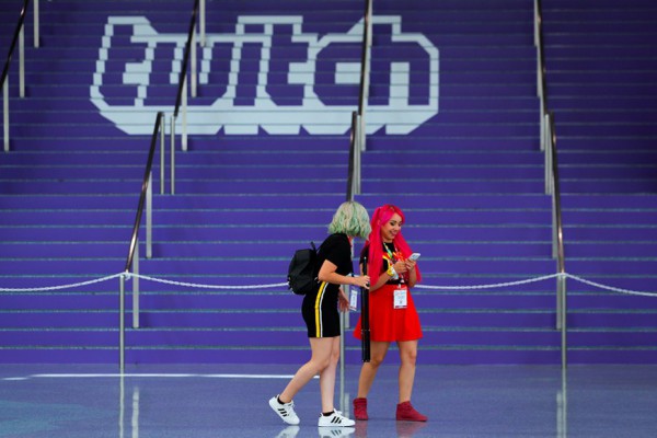 Стримерам игр на Twitch грозит пожизненный блок за домогательства