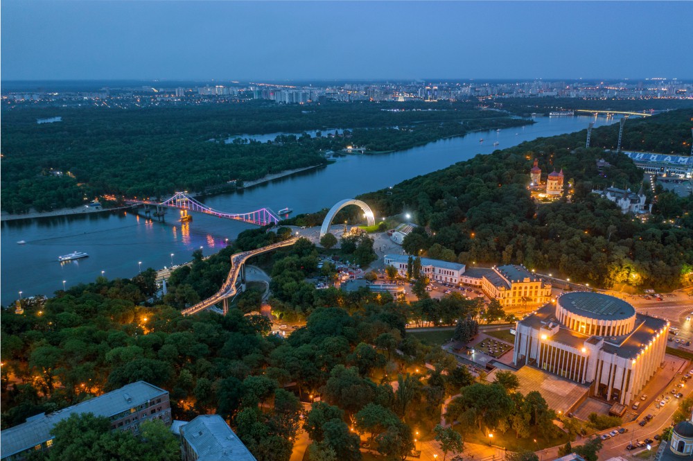 Лето, город, еда: 8 заведений, где можно посидеть на уютной террасе в Киеве