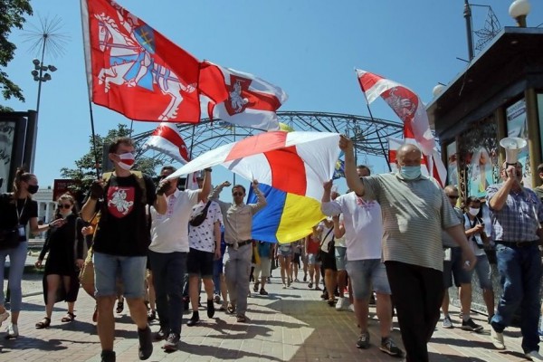 В центре Киева прошел марш солидарности с Беларусью (фото)