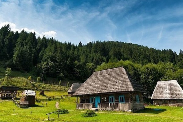 На Закарпатье усилили карантин: закрыли церкви и изменили график работы кафе