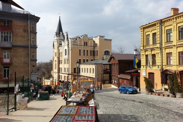 В Киеве неизвестные разбирали крышу памятника архитектуры 19 века