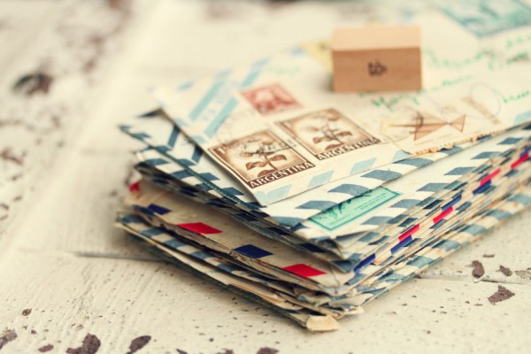 Ароматные письма: «Укрпочта» представила марки с запахом