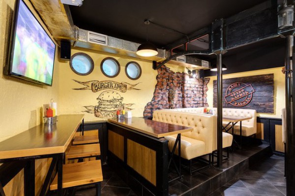 В некоторых регионах Украины разрешили работать ресторанам и барам в ночное время