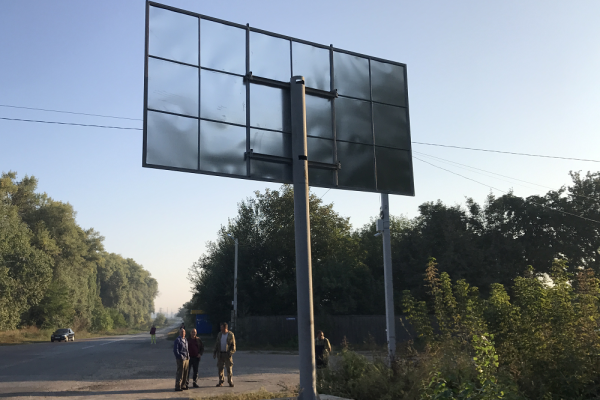 Один из проспектов Киева очистили от незаконной рекламы: фото