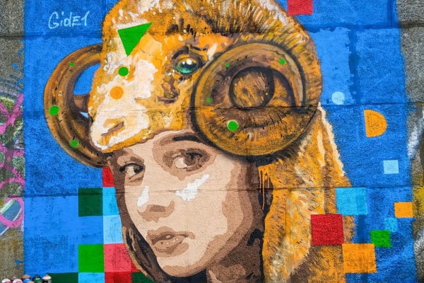 В Киеве на набережной появился новый красочный мурал (фото)