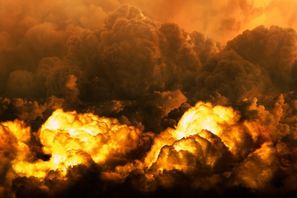 В порту Бейрута произошел мощнейший взрыв: видео