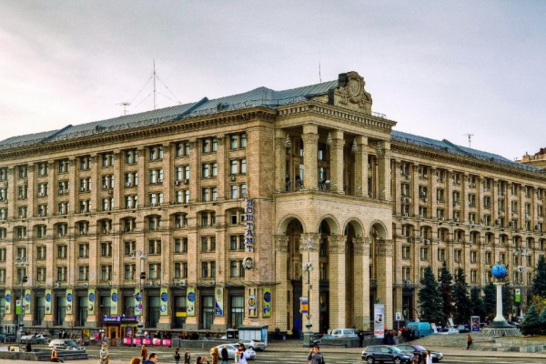 Новое место: в центре Киева на Майдане Независимости открылась кофейня