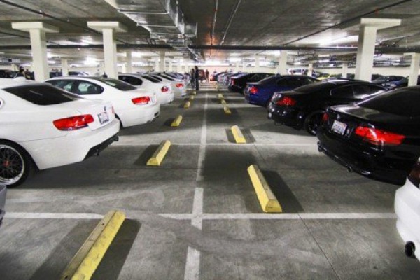 Возле киевского зоопарка появится внушительный паркинг