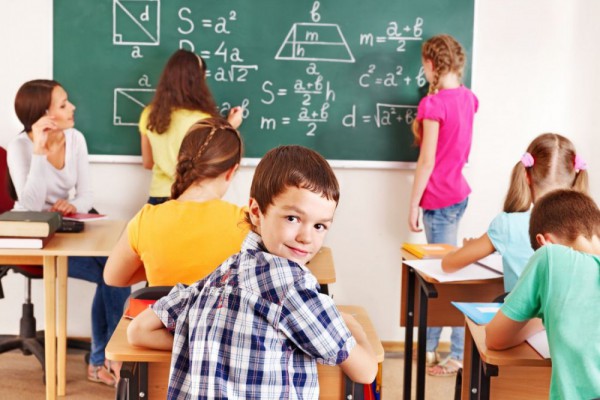 Глава Кабмина рассказал, как будет организована работа школ с 1 сентября