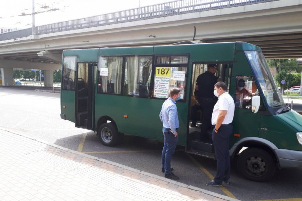 В Киеве устроили рейды по соблюдению правил перевозки пассажиров и карантина в маршрутках