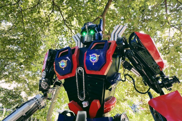 Космические битвы и фантастические роботы: в Киеве на ВДНГ открылся огромный роботопарк