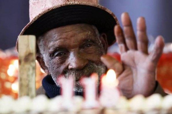 Умер старейший мужчина на Земле: он пережил две мировые войны и пандемию испанки