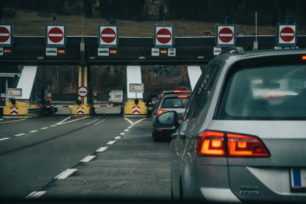 Украина досрочно запретила въезжать иностранцам на территорию страны