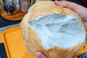 В ТикТоке учат готовить хлеб-облачко. Что это такое и как испечь