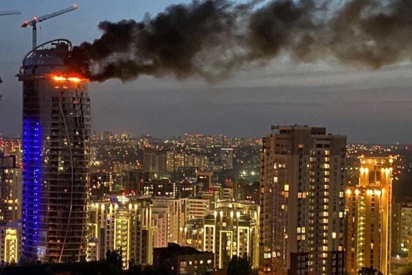 В центре Киева горело здание Taryan Towers: причина пожара