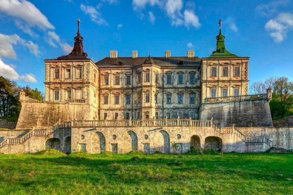 Замки, дворцы и заповедники: в Украине отреставрирует 150 объектов культуры