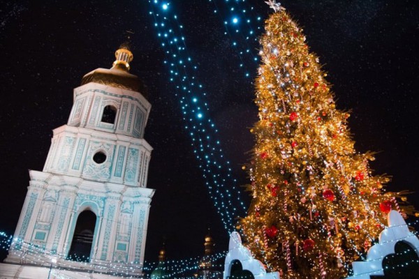 Готовимся к Новому году: какая будет елка на Софийской площади