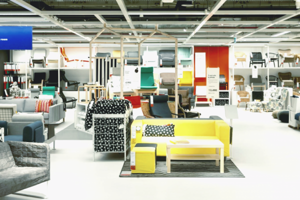 Старую мебель в обмен на купоны: в IKEA придумали, как бороться с чрезмерным потреблением