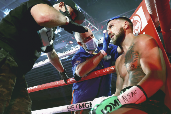 Украинский боксер Ломаченко с треском проиграл сопернику и потерял все свои пояса