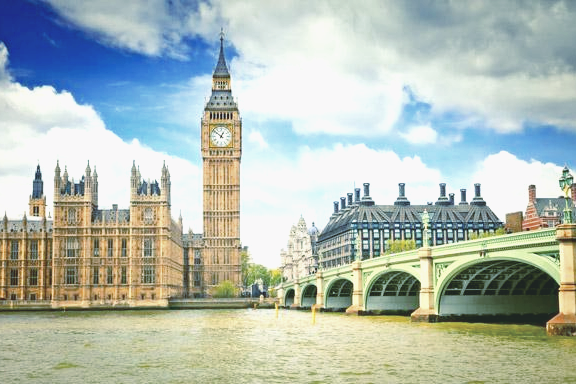 Великая Британия может в скором времени упростить въезд в страну для украинцев