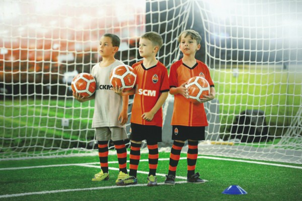 В Киеве открылись две футбольные школы 