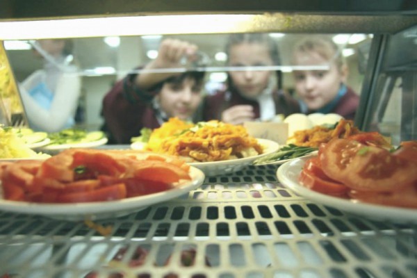 Для диабетиков и вегетарианцев: в Минздраве предлагают новые нормы питания в школах