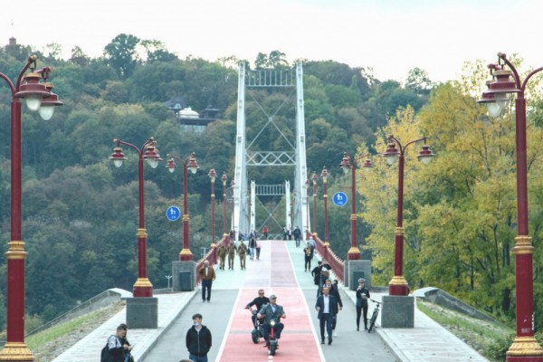 Освещение и пергола: как выглядит Труханов остров после первого этапа реконструкции. Фото