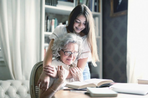 День бабушек и дедушек: Google выпустил новый дудл