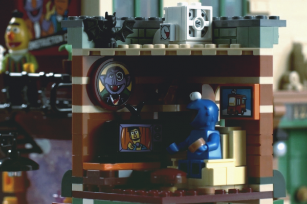 В Lego появился набор «Улицы Сезам» с главными героями шоу