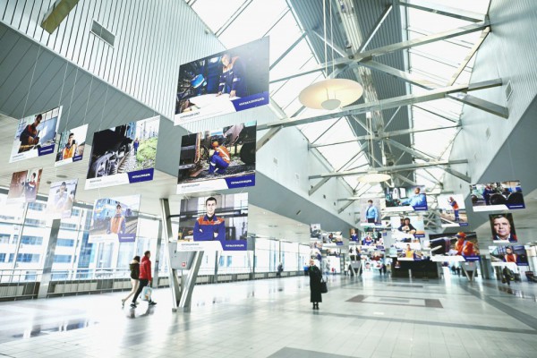 Узнайте новые лица: на Центральном киевском вокзале открылась фотовыставка