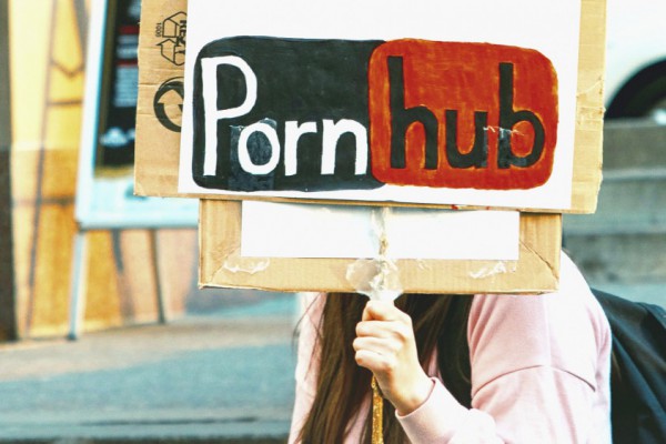 В Таиланде начались массовые протесты из-за закрытия Pornhub и других сайтов