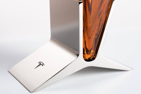 Компания Илона Маска Tesla начала продавать свою текилу. Фото и цена