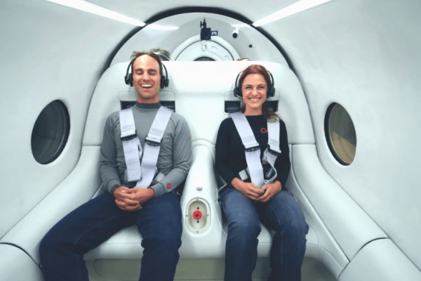 Вакуумный поезд: Hyperloop Илона Маска впервые успешно перевез пассажиров. ВИДЕО