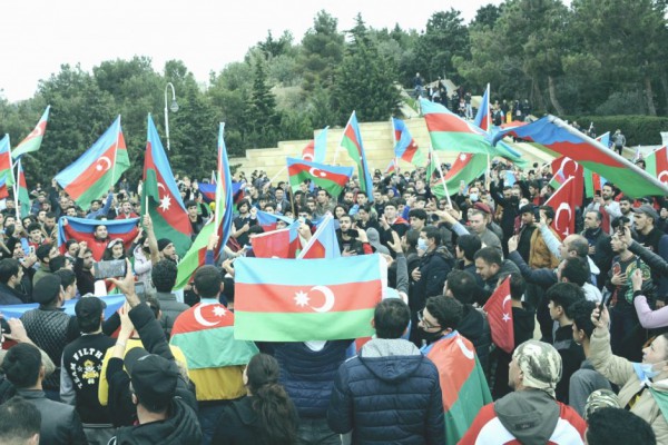 В Киеве массово отпраздновали подписание мирного договора между Арменией и Азербайджаном. ВИДЕО