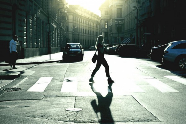 В Украине обязали пешеходов носить светоотражающие элементы: какой будет штраф за несоблюдение