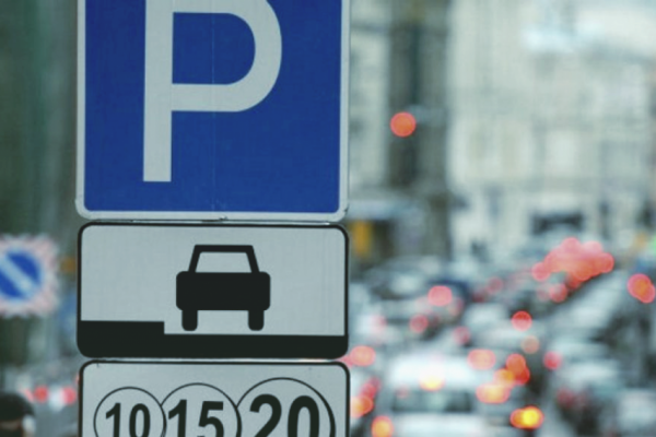 В Киеве очередному «герою парковки» оставили подарок с намеком