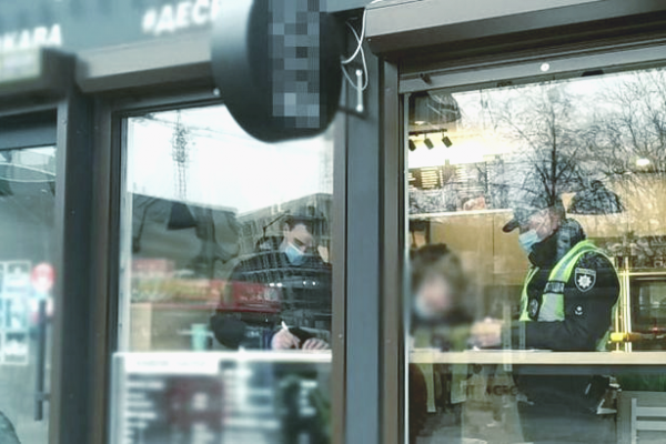 В Киеве полиция пока еще не штрафует за отсутствие маски: в чем причина