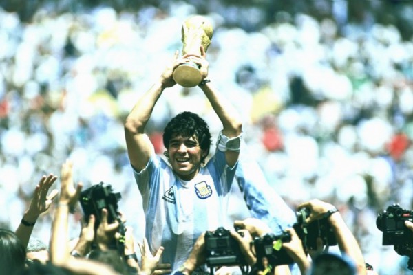 Умер легендарный аргентинский футболист Диего Марадона
