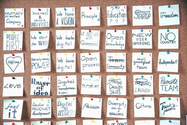 Американский словарь Уэбстера выбрал главное слово 2020 года