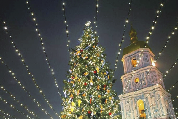 В Киеве главную елку зажжет голограмма Святого Николая: сам волшебник на самоизоляции