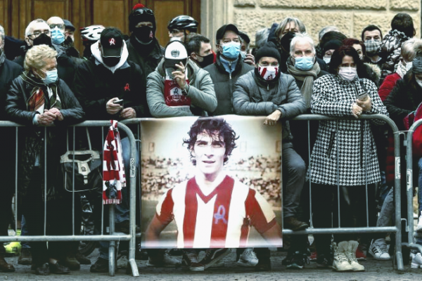 Дом известного футболиста и обладателя «Золотого мяча» ограбили во время его похорон