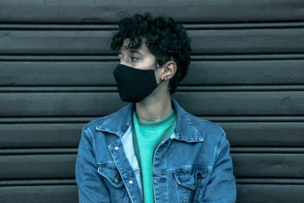 Украинские школьники придумали маску, которая распознает коронавирус и грипп