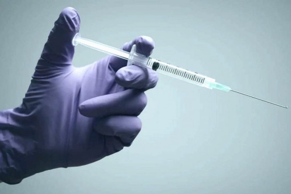 Украина официально утвердила план вакцинации от коронавируса: кто и когда получит лекарство