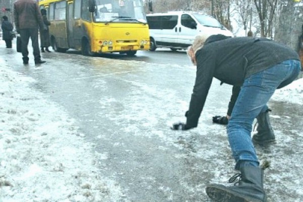 В Киеве предупреждают о гололеде до конца дня: что рекомендовано в таких ситуациях