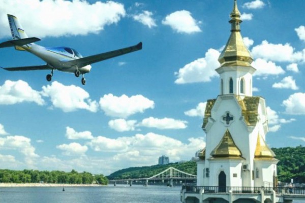 МАУ запускает рейсы с экскурсией по Киеву: сколько будет стоить такой самолет