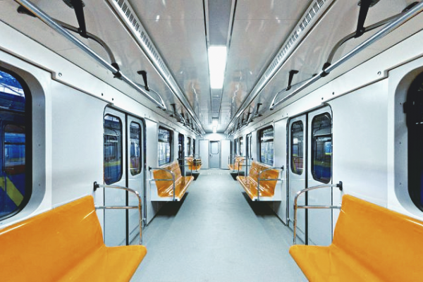 Телефоны, надувной матрас и шапки: что чаще всего забывали киевляне в метро в 2020 году